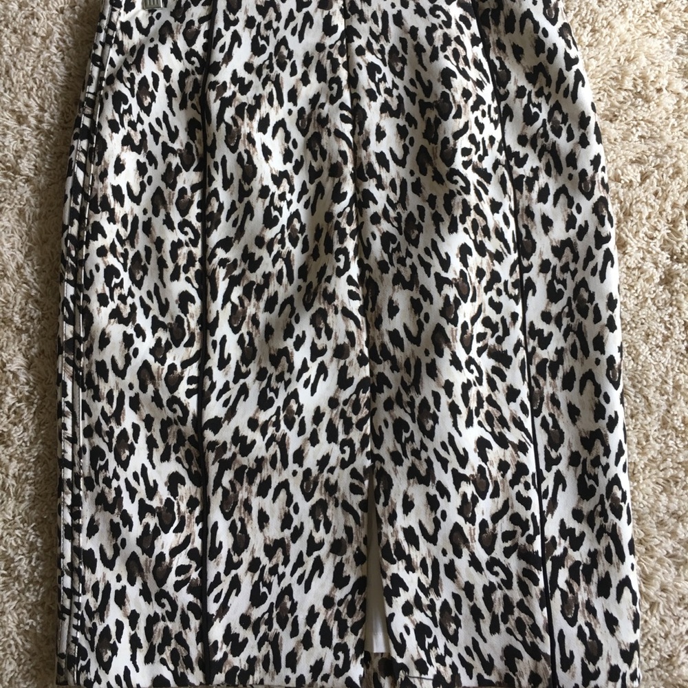 WHITE HOUSE BLACK MARKET Skirt